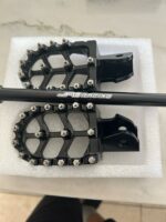 JFG RACING CNC Foot Pegs for SurRon Light Bee X & Dirt Bikes – Black - Image 5